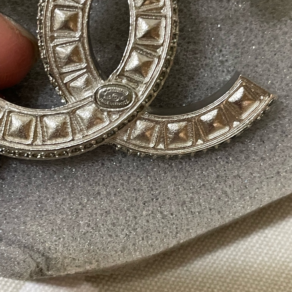 NEW!  Chanel Black and Silver Brooch - Picture 6 of 7